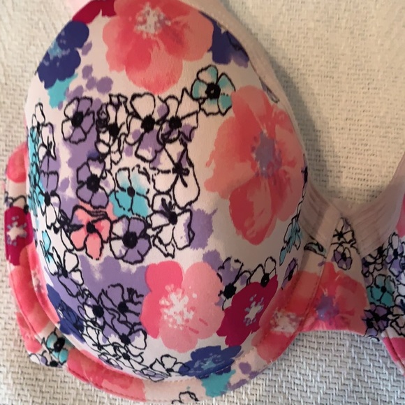 Like new Olga bra size 36C - Picture 8 of 10